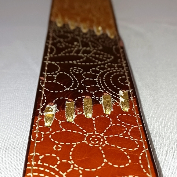 Man-made leather "hippie" vintage flower pattern belt - Picture 5 of 8